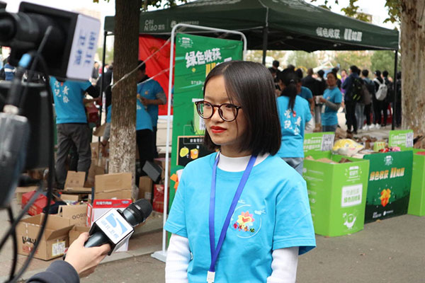 我院青年志愿者协会接受湖北卫视采访